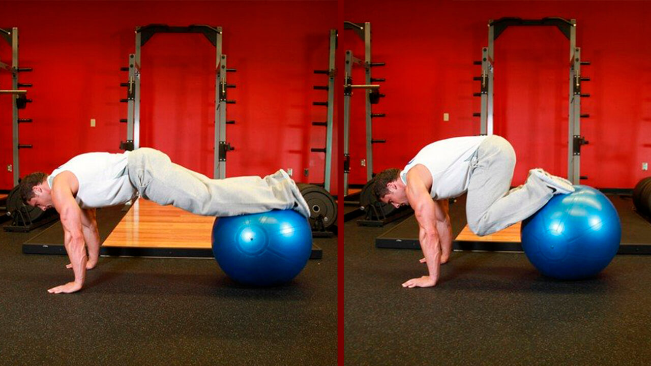 Pulling up the knees on a fitball: photo.